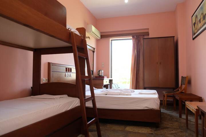 Room 5 of 12