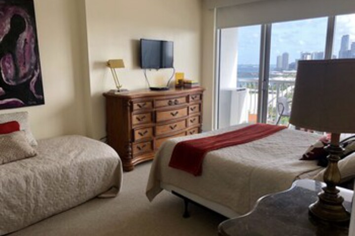 Room 52 of 263