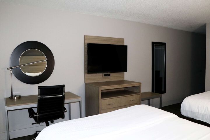 Room 6 of 63