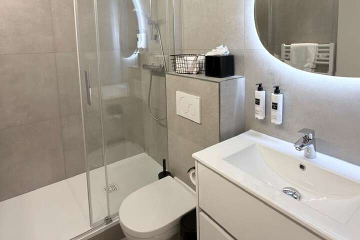 Room 15 of 23