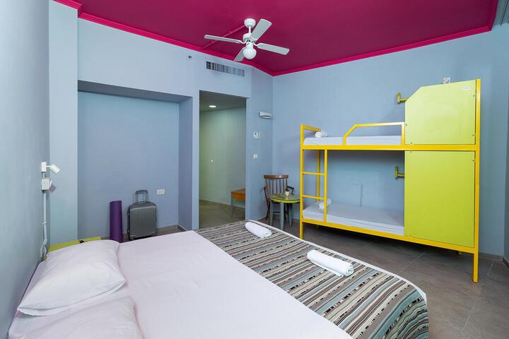 Room 40 of 115