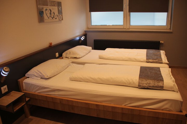 Room 6 of 52