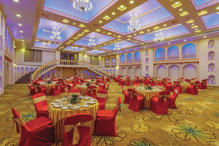 Ballroom/Hall 84 of 110