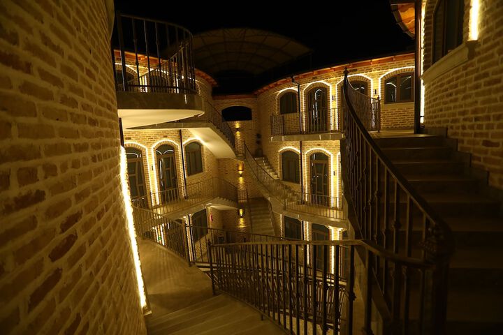 Ballroom/Hall 33 of 41