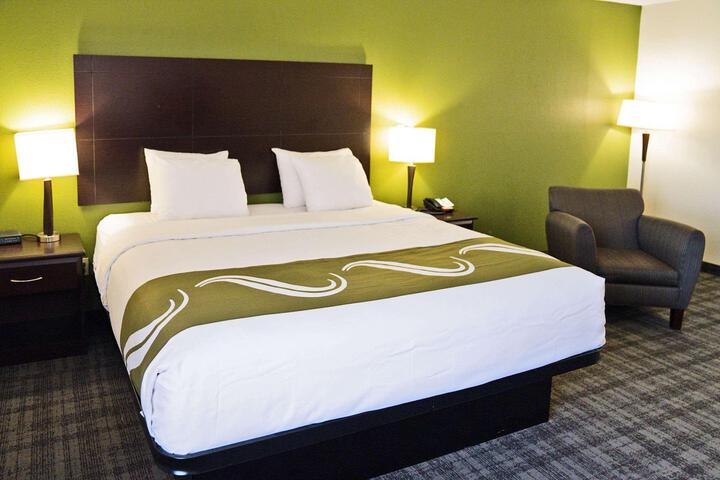 1 King Bed (9 of 12)