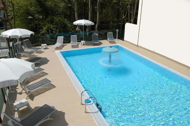 Pool 16 of 52