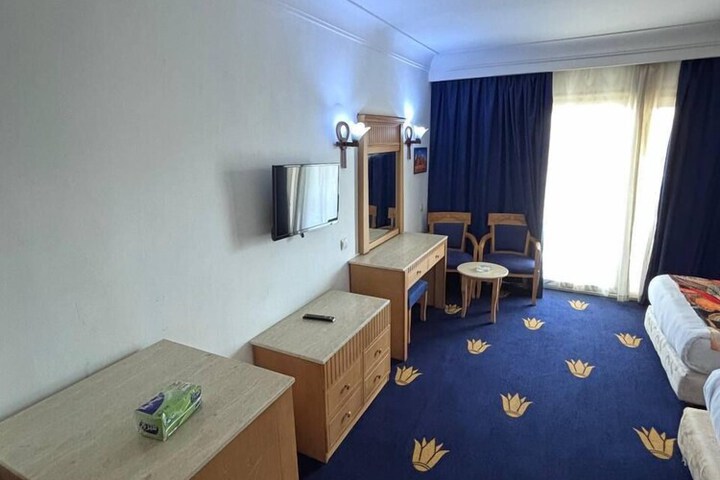 Room 18 of 117