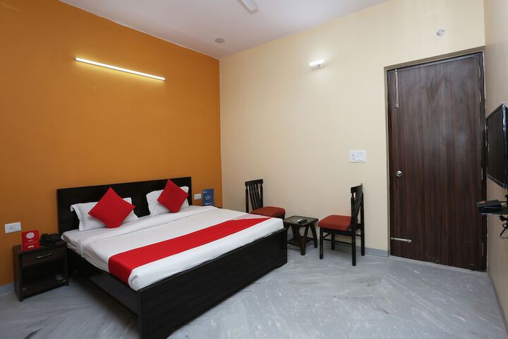Room 9 of 15