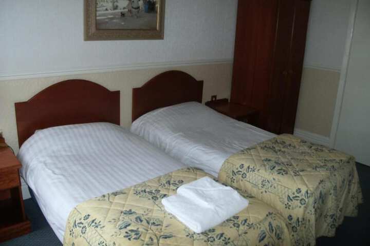 Room 5 of 25