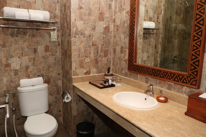 Room 8 of 12