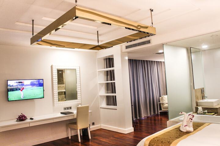 Room 26 of 46