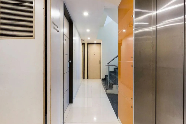Room 8 of 12