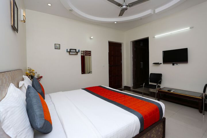 Room 15 of 16