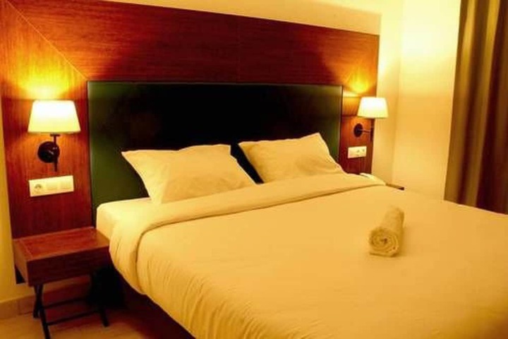 Room 9 of 38