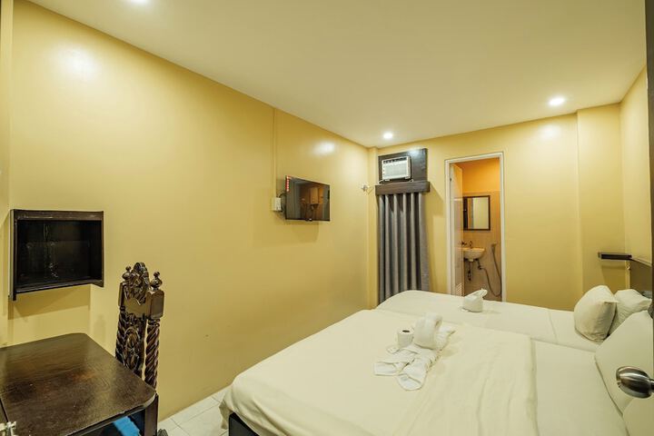 Room 18 of 28