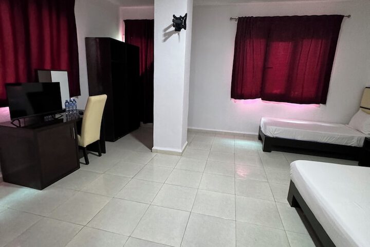 Room 15 of 32