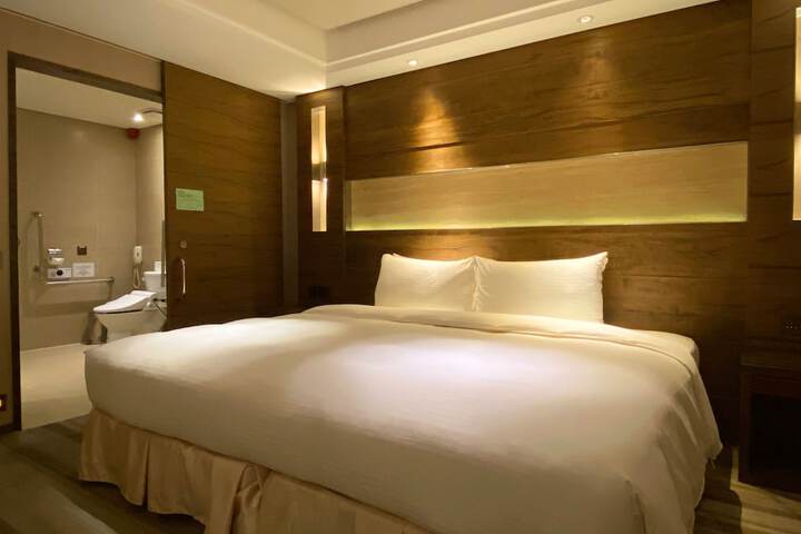 Room 32 of 99