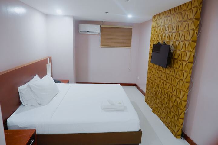 Room 11 of 29