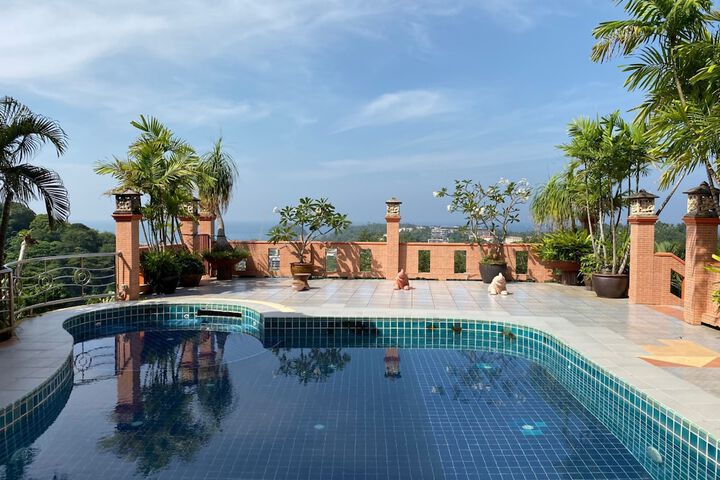 Hotel Pool