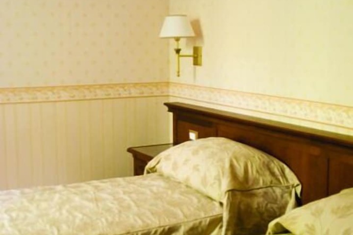 Room 21 of 38