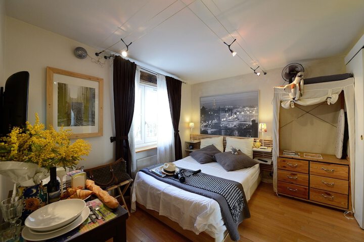 Room 26 of 648