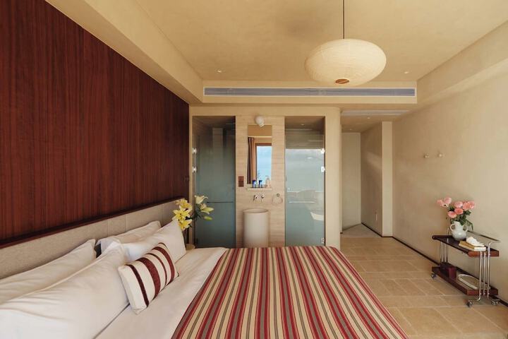 Room 18 of 101