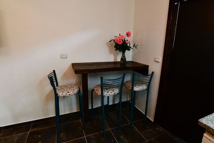 Room 9 of 37