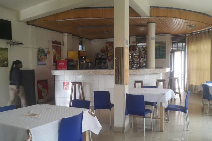 Lounge 7 of 10