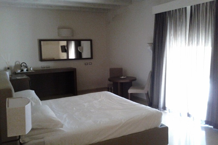 Room 6 of 36