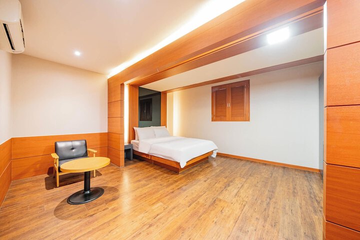 Room 16 of 50