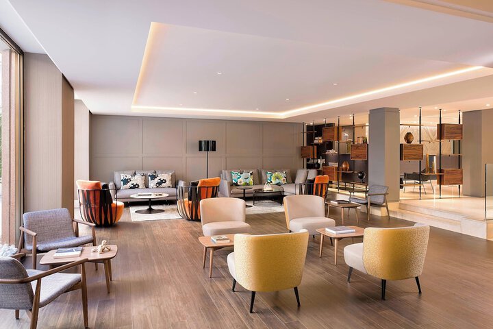 Lounge 136 of 158