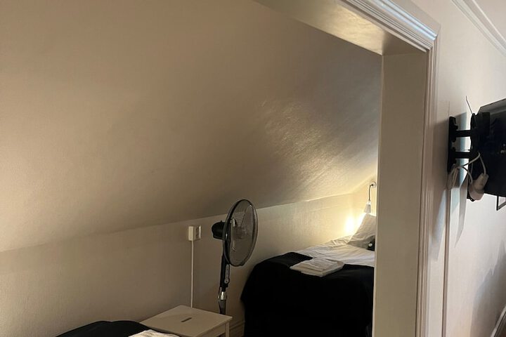 Room 27 of 65
