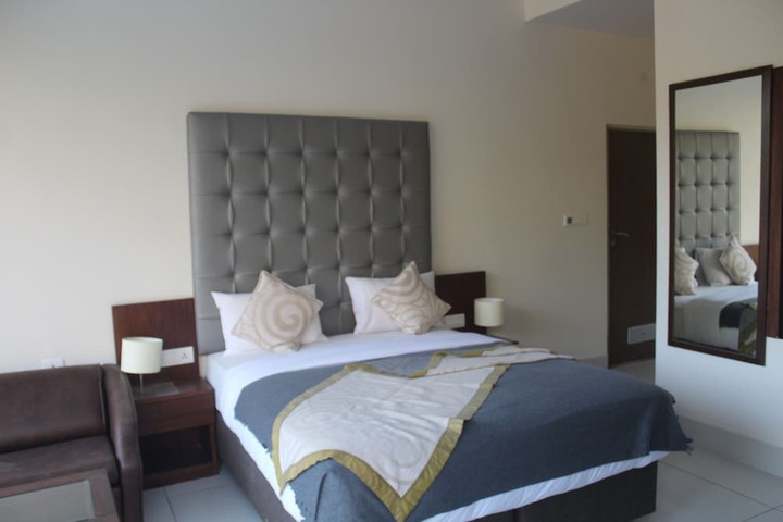 Manuni Inn - Riverside Hotel
