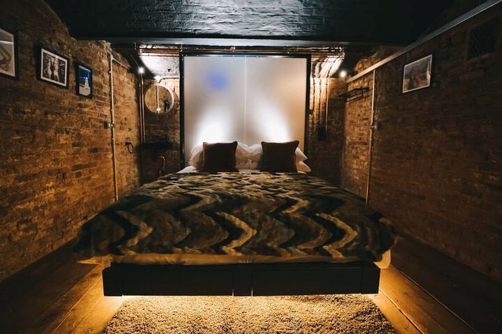 Room 33 of 84