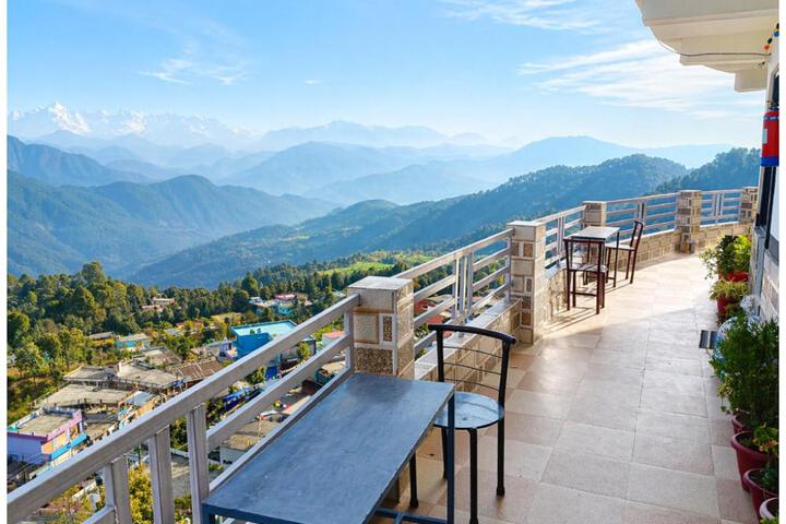 Goroomgo Himalaya Darshan Berinag