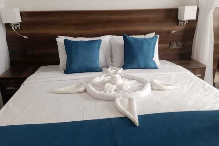 Room 6 of 32