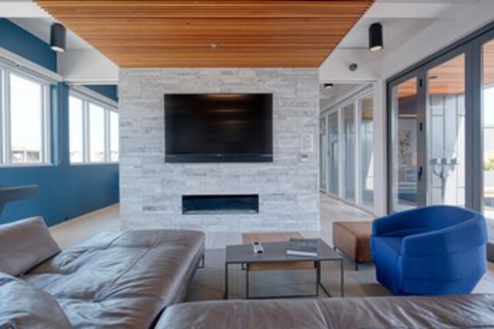 Lounge 51 of 69
