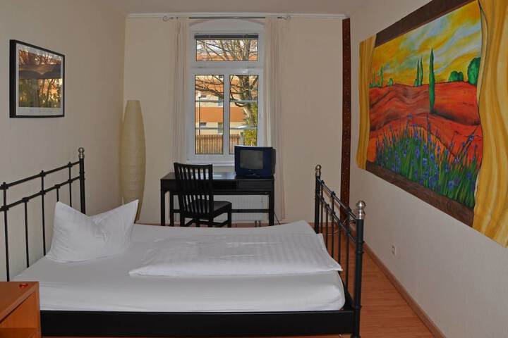 Room 8 of 33