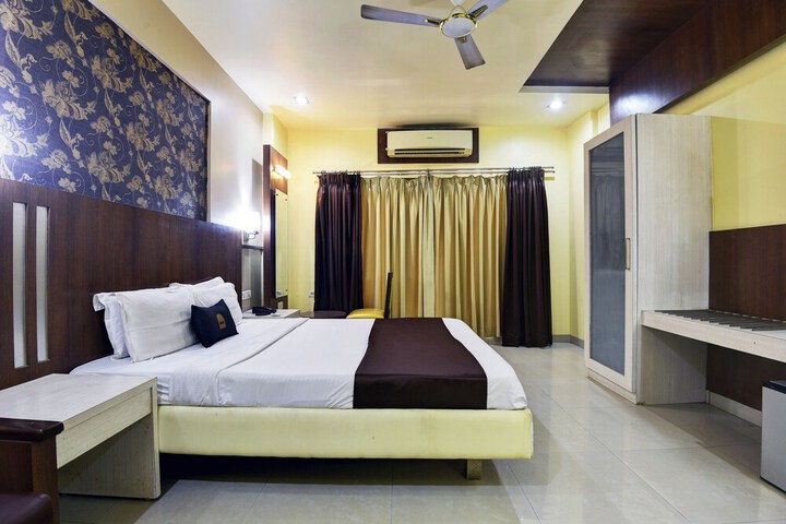 Room 5 of 18