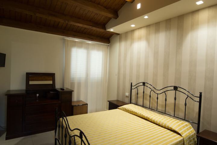Room 7 of 33