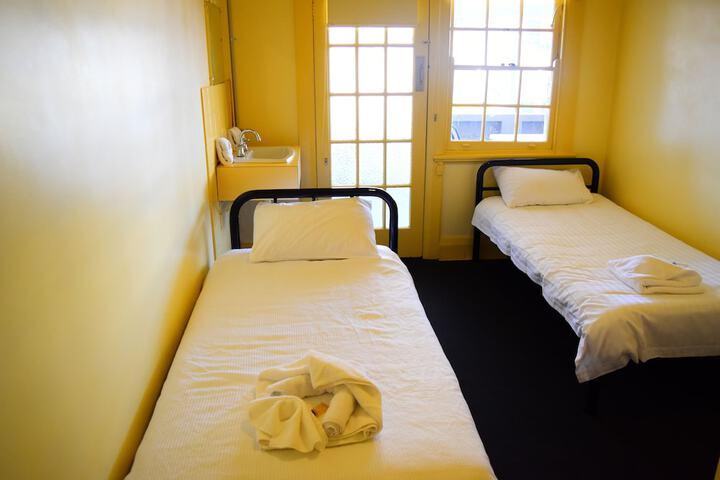 Room 2 of 7