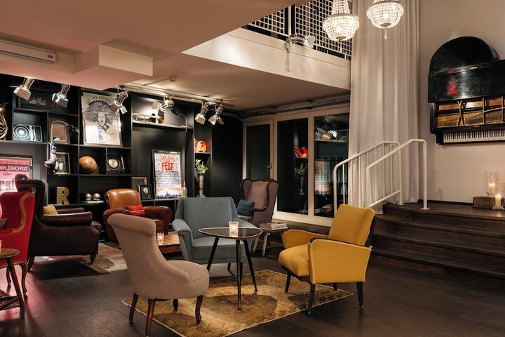 Lounge 55 of 75