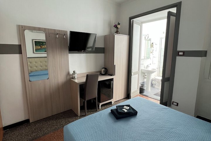 Room 18 of 48