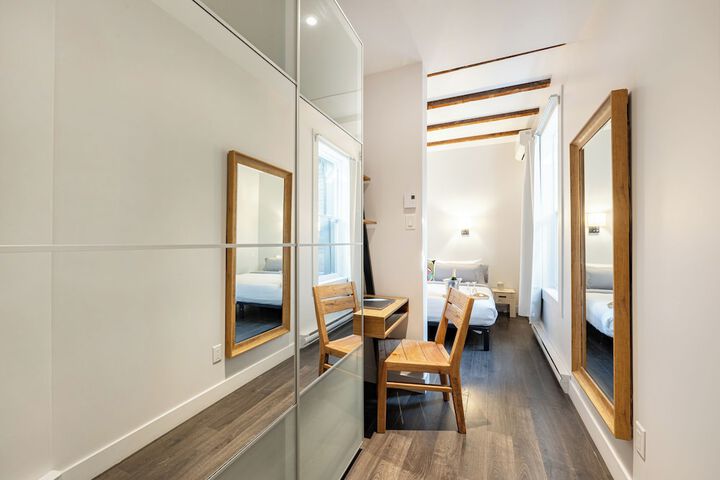 Room 6 of 70
