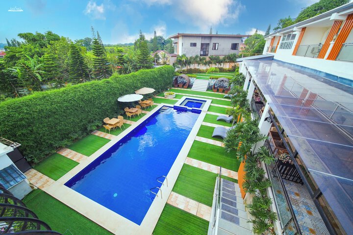 Pool 13 of 19