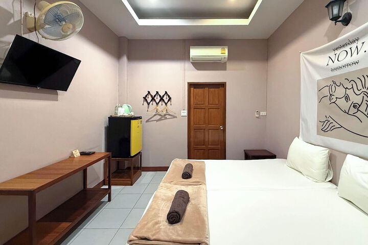 Room 3 of 44