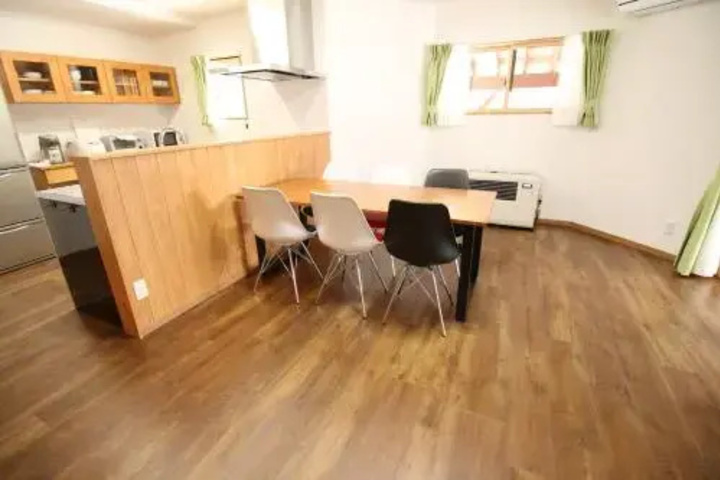 Room 3 of 9