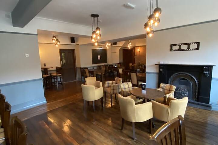 Lounge 124 of 155