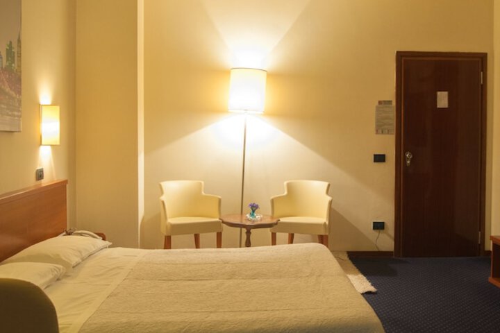 Room 5 of 38