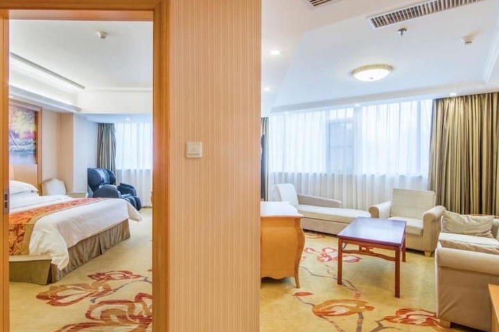 Room 7 of 37